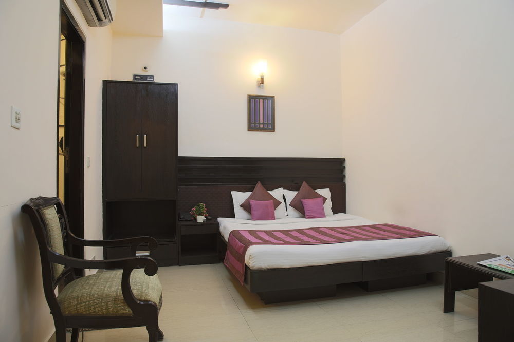 Fabhotel Exotica Greenpark New Delhi